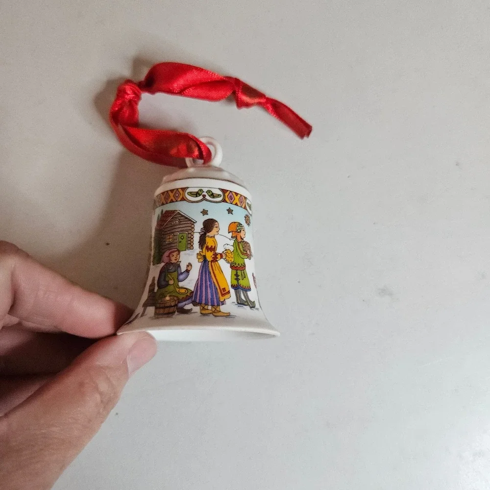 Hutschenreuther 2007 Christmas Bell Im Rentierland Ole Winther Ornament
